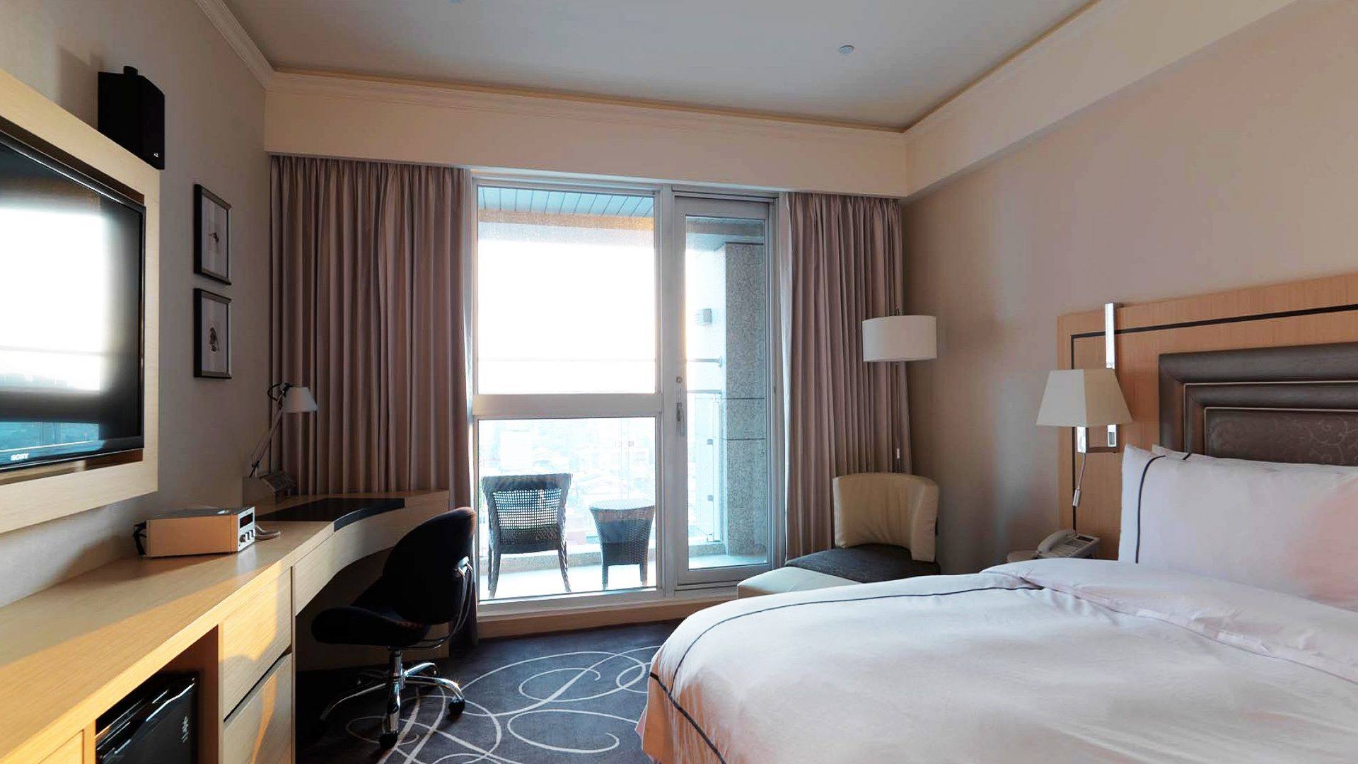 K Deluxe Room with Balcony2