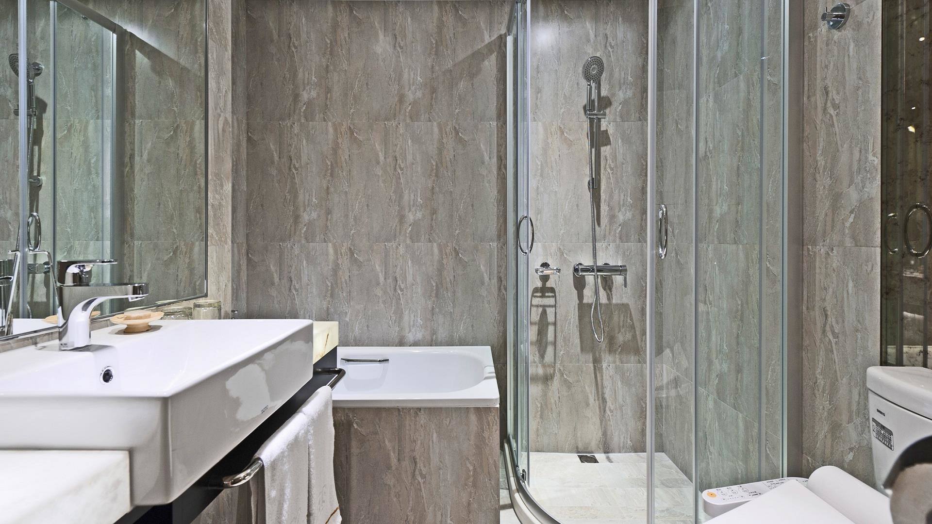 K Deluxe Room with Balcony4